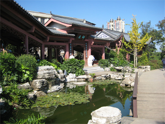 云南曲靖市南城门城墙景观园